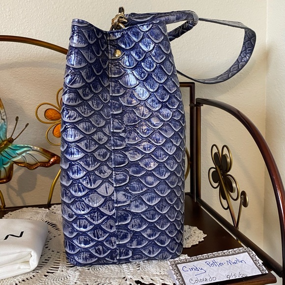 SOLD!  EUC Brahmin medium Amelia in Denim Cruz - Picture 8 of 9